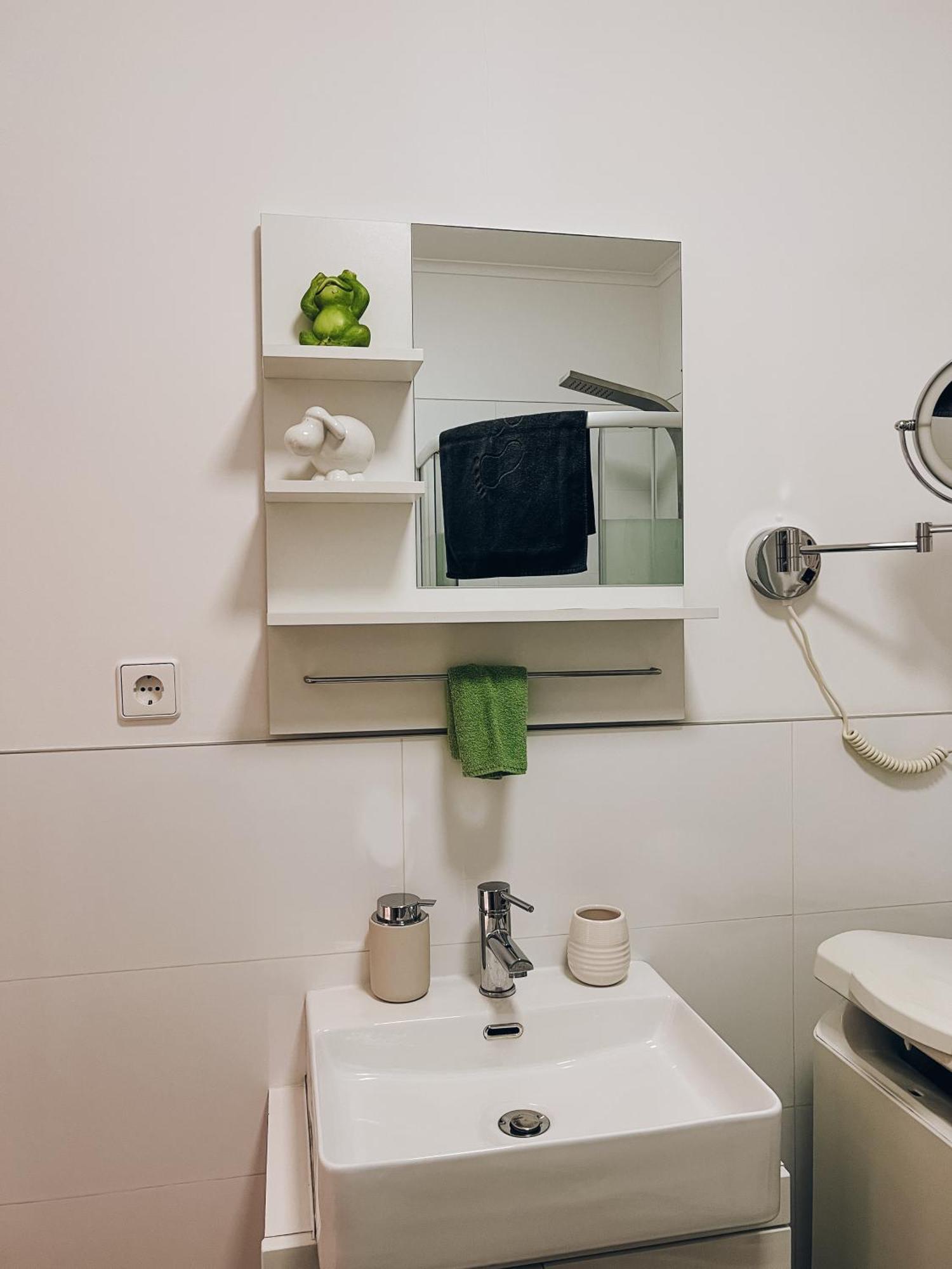 Neuwertiges Apartment Mit Kostenlose Privatparkplatz Auch Fuer Transporter Geeignet R1 Freiberg am Neckar Bagian luar foto